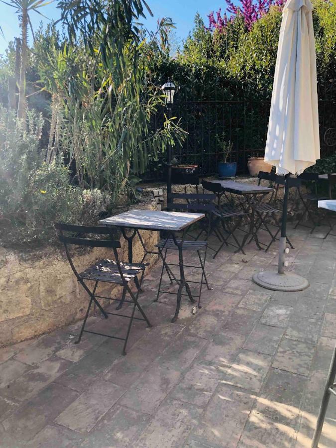 佩兹纳斯 Au Bout Du Pre酒店 外观 照片